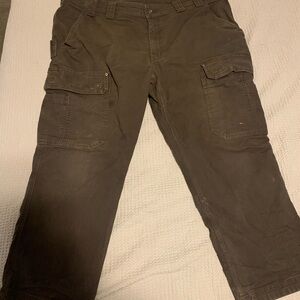 Duluth Trading Co Men's Cargo Pants in Olive